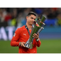 Van jonge jongen tot 40-jarige voetbalveteraan: Ronaldo's carrière bij het nationale team